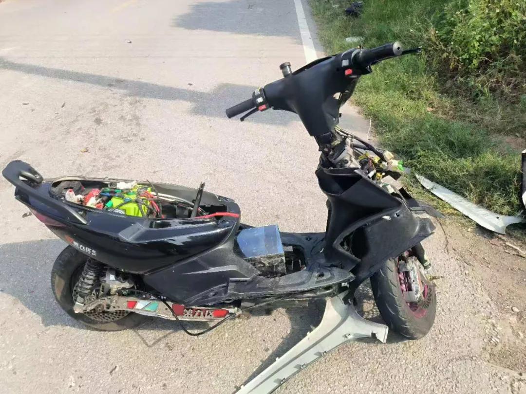 14岁骑车带人撞上半挂车,这些未成年人事故案例要警惕