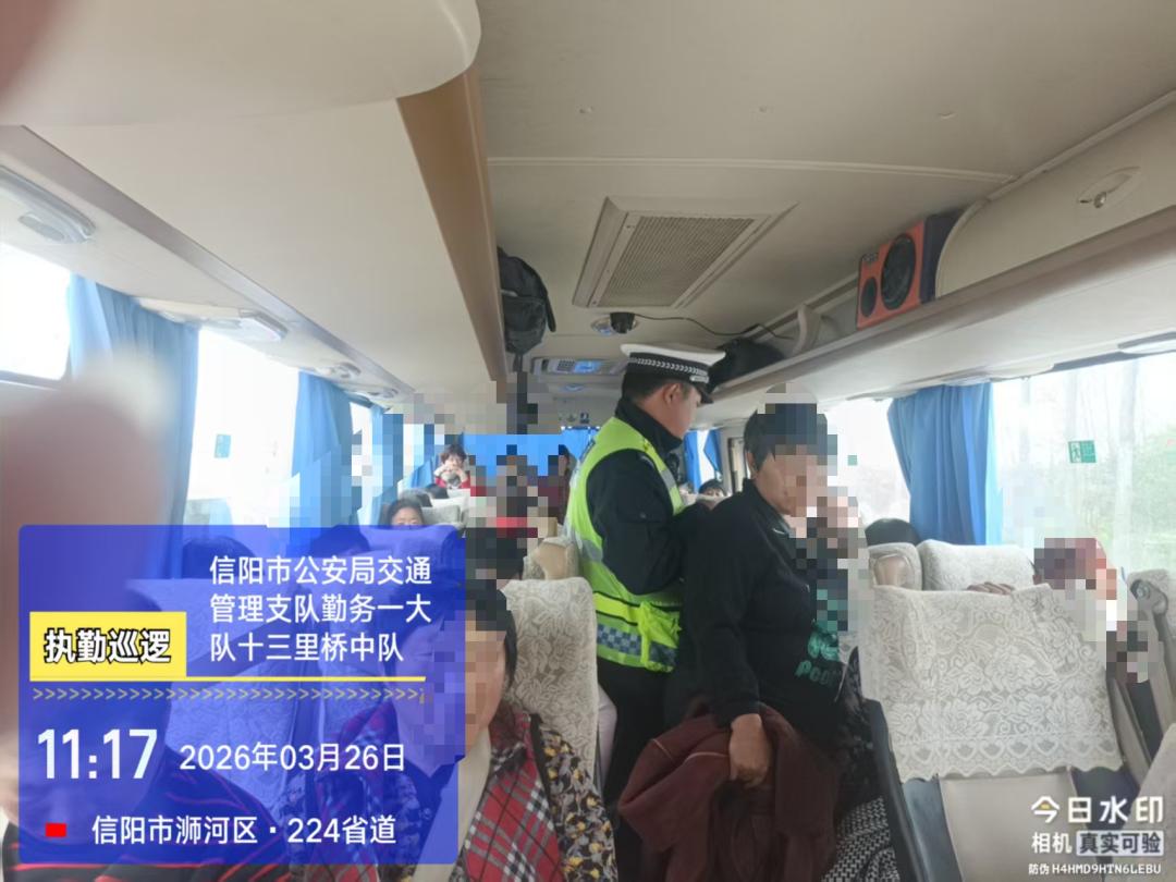 郑州漯河近期重型货车及摩托车闯红灯违章案例曝光