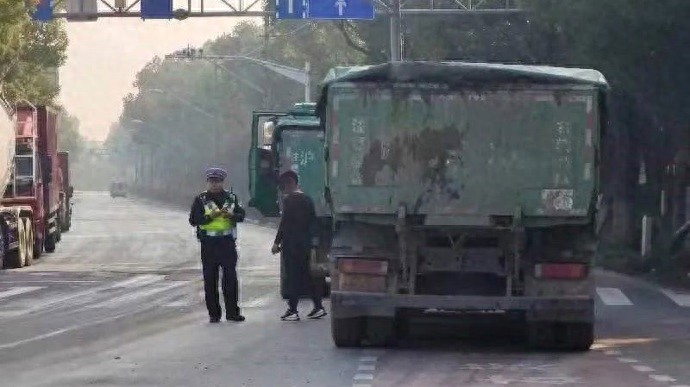 上海交警聚焦重点违法车辆，开展精准查缉整治及源头追责