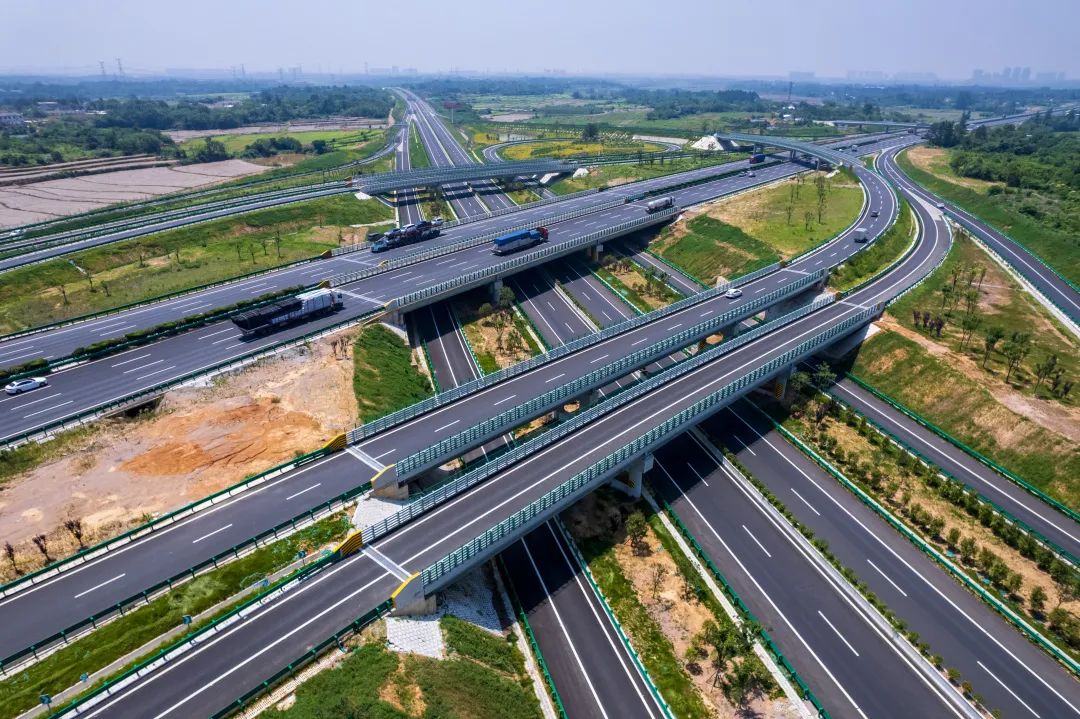 高速建设新突破：从制造到智造，修路更高效