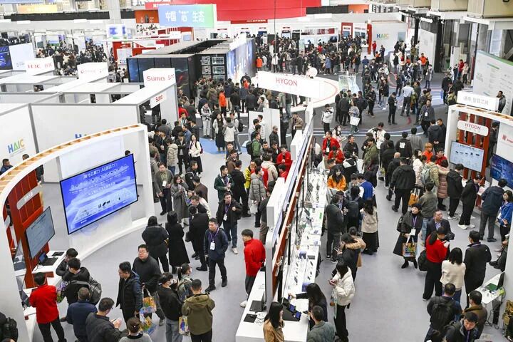 AI助力创意产品兴起，不依赖外挂，独居App成热门