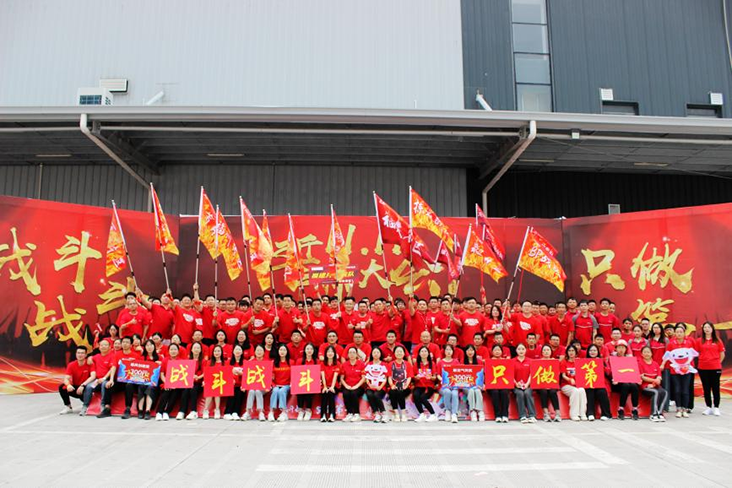 快递旺季 双11激战正酣 各地快递企业全力应对忙不停