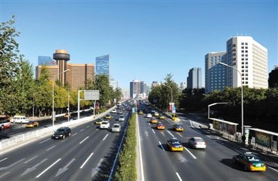 APEC 单双号限行引争论，过半北京人支持长期限号？