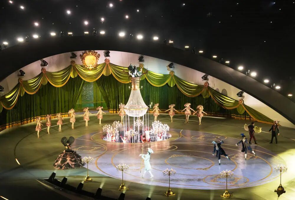 米兰冬奥会闭幕式精彩瞬间:志愿者致谢与各代表团入场等