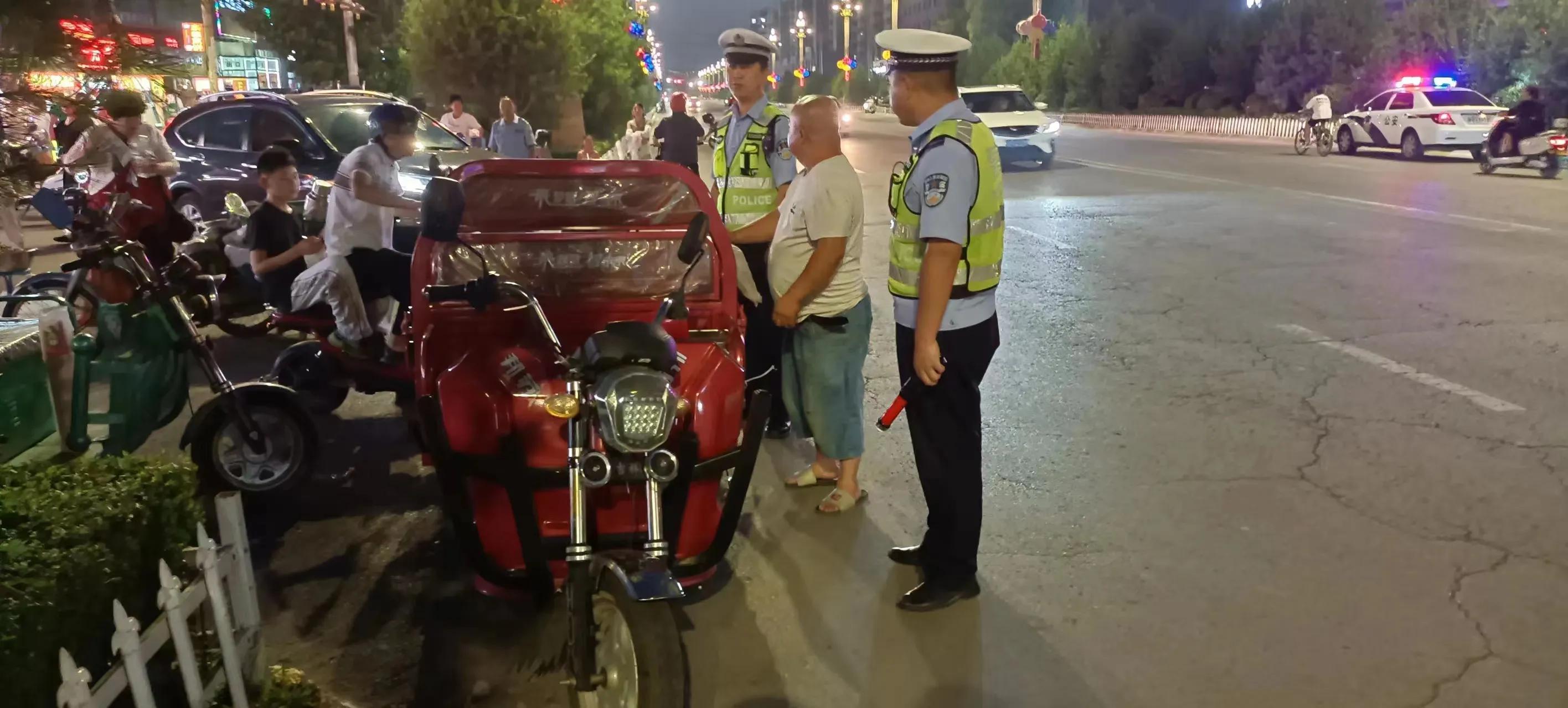 白水县交警夏季整治周末行动,严打违法保交通安全有序