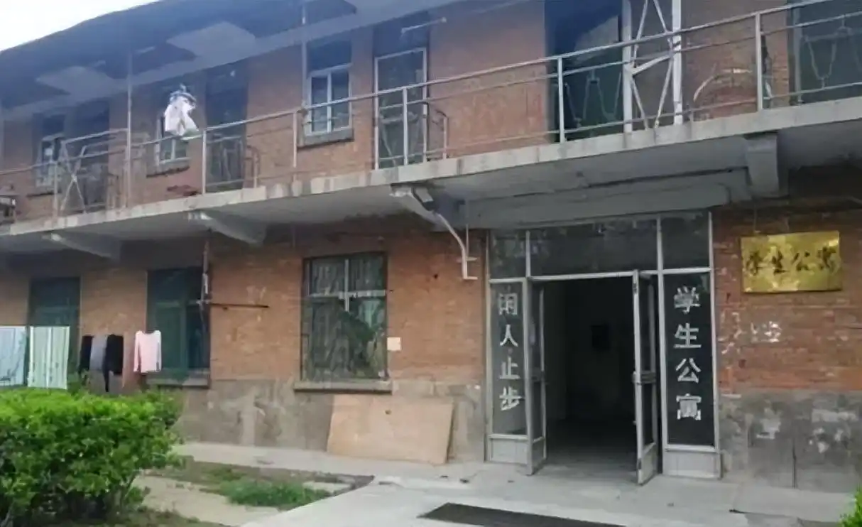 大学宿舍条件差异大,家长学生都关心啥样宿舍住着舒服?