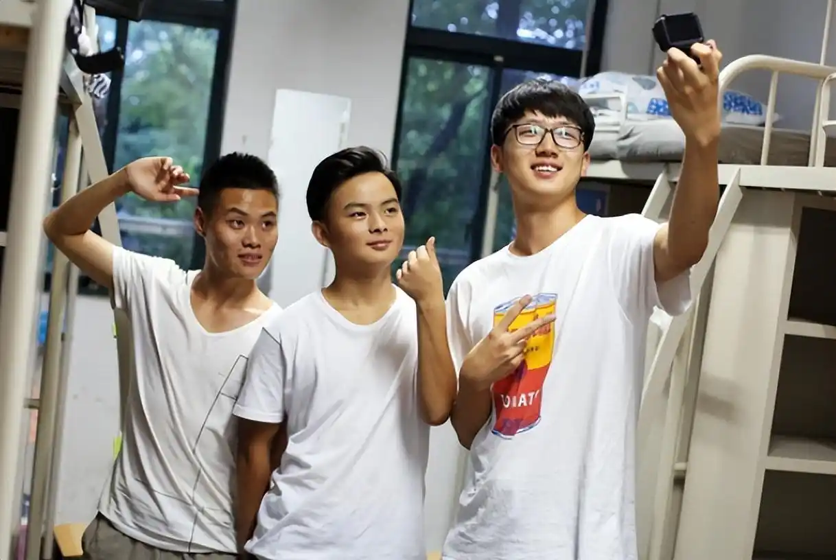 大学宿舍条件差异大,家长学生都关心啥样宿舍住着舒服?