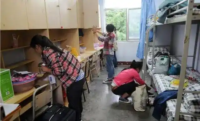 大学宿舍矛盾多休息差,六成学生直呼想逃离